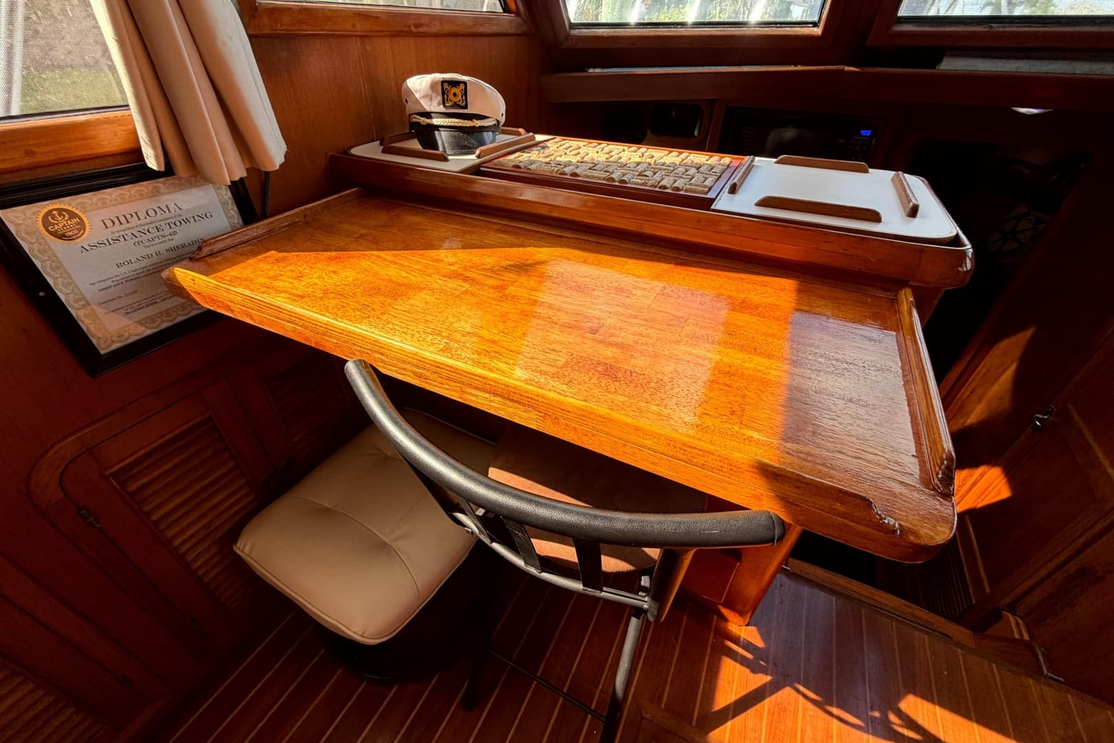 1998 Heritage East 36 Sundeck Trawler