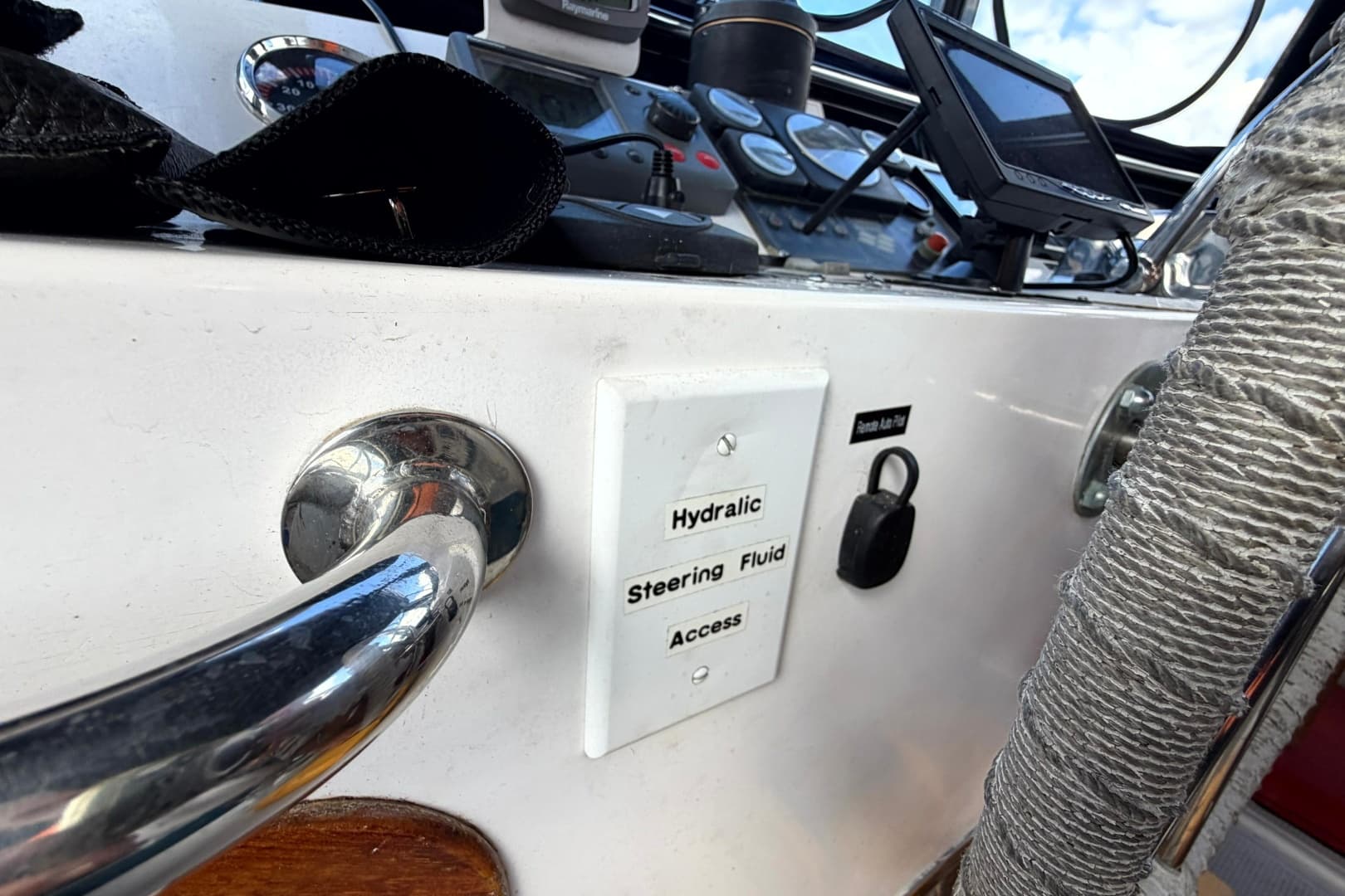 1998 Heritage East 36 Sundeck Trawler