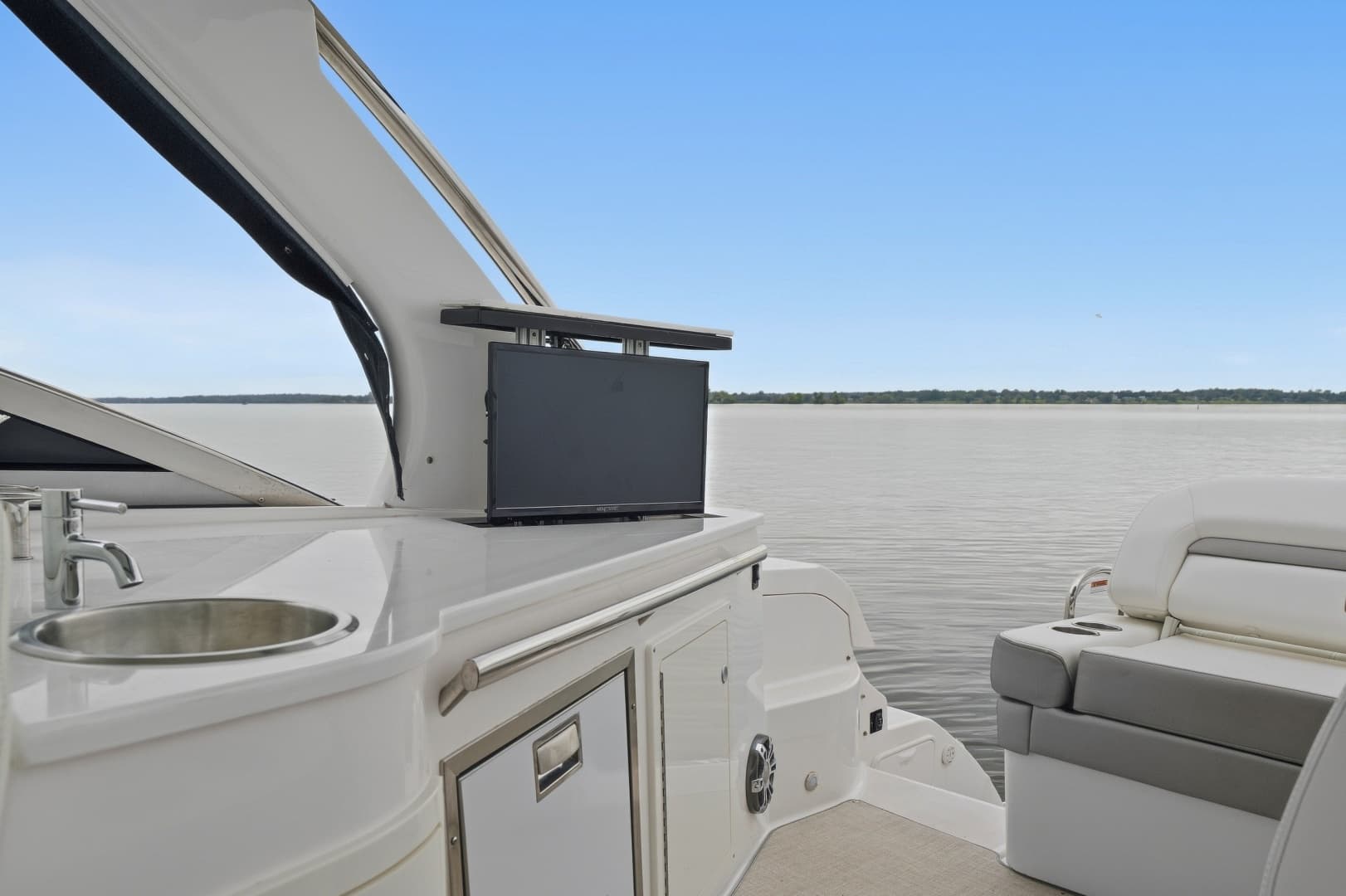 2021 Regal 33 Express