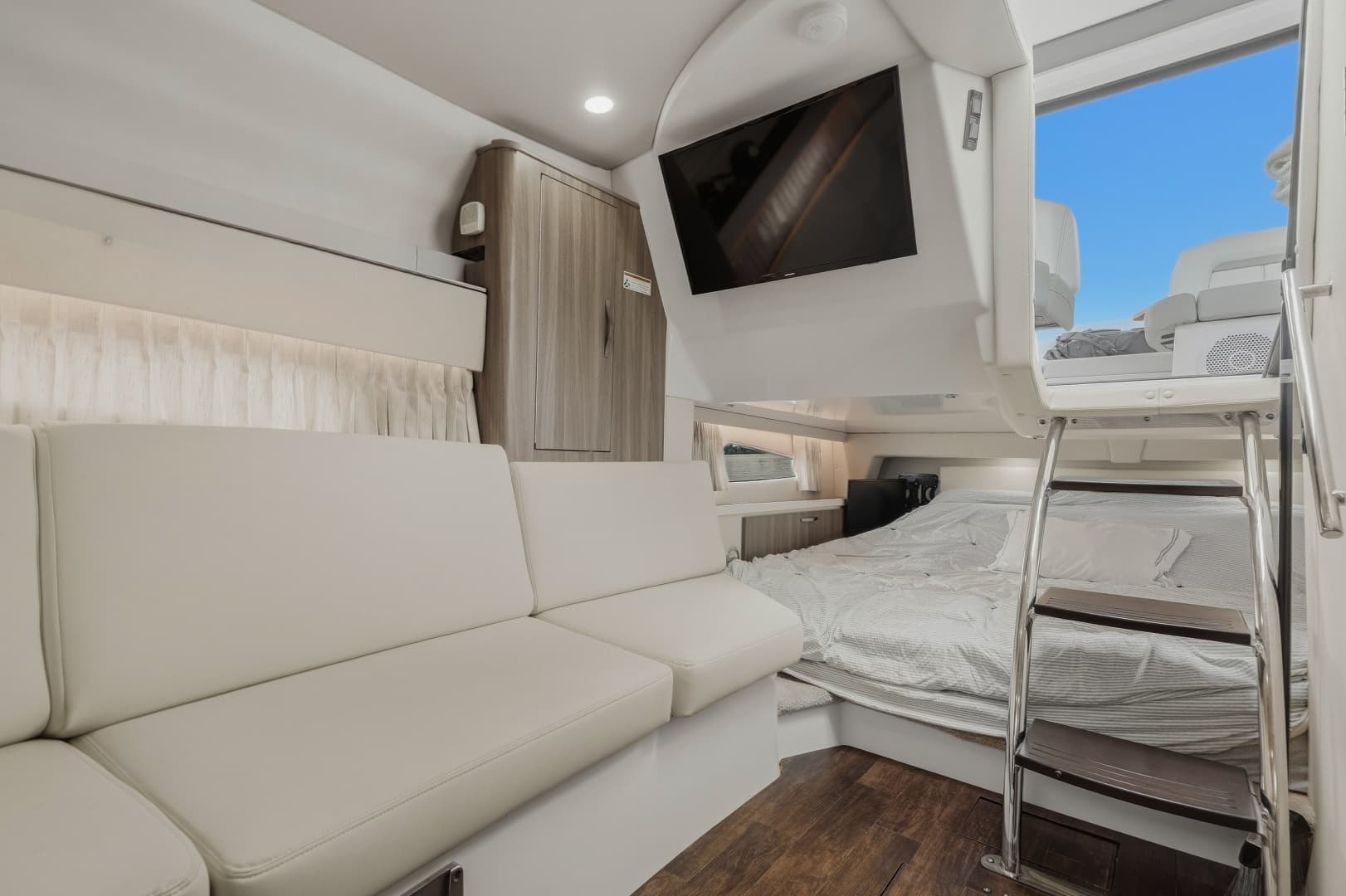 2021 Regal 33 Express