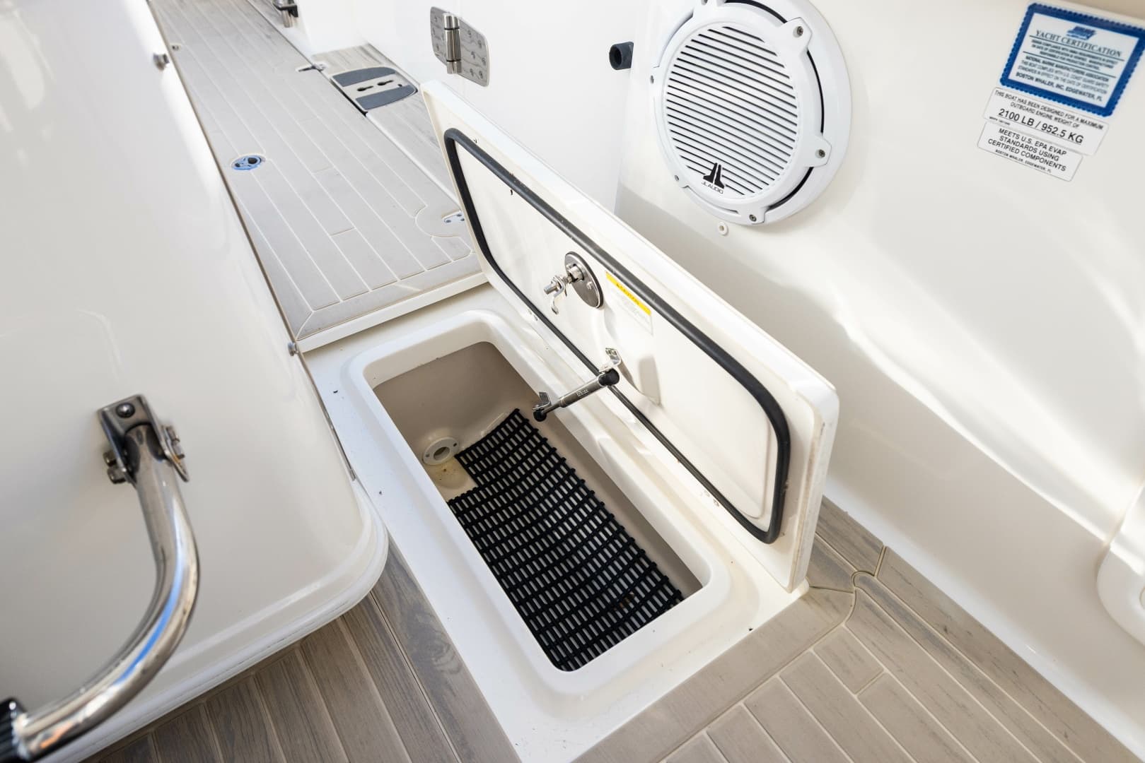 2017 Boston Whaler 370 Outrage