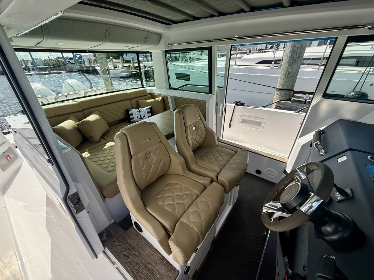 2021 Axopar 37 XC Cross Cabin