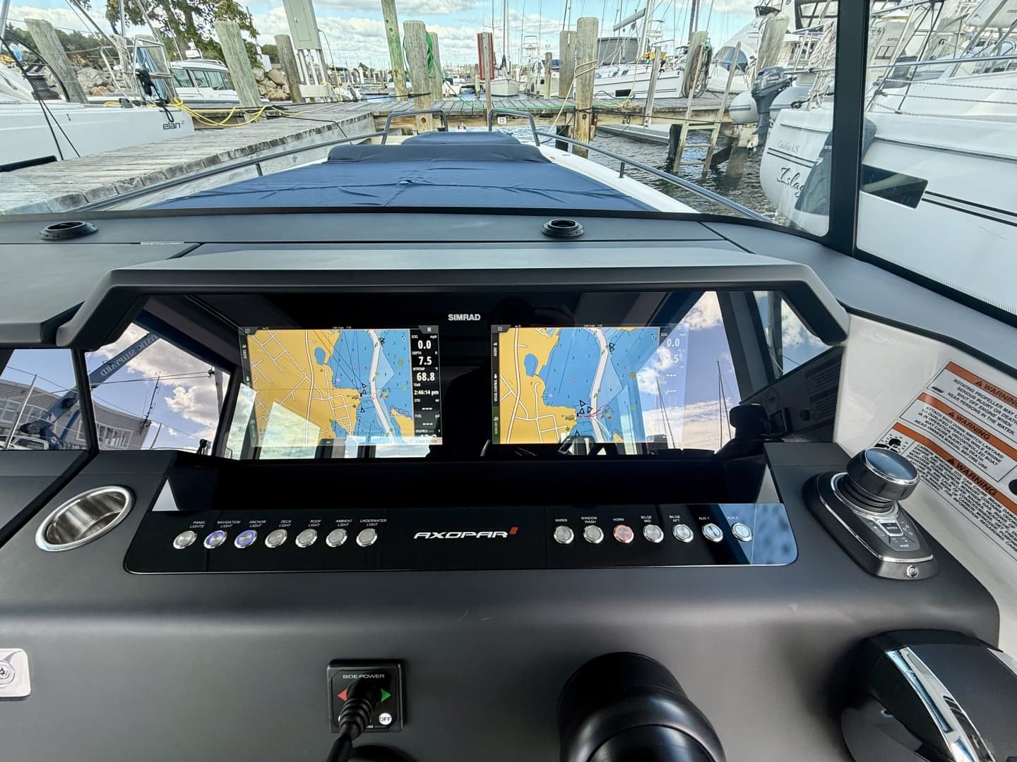 2021 Axopar 37 XC Cross Cabin