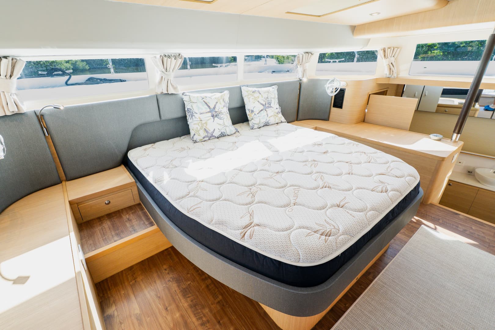 2022 Aquila 54 YACHT