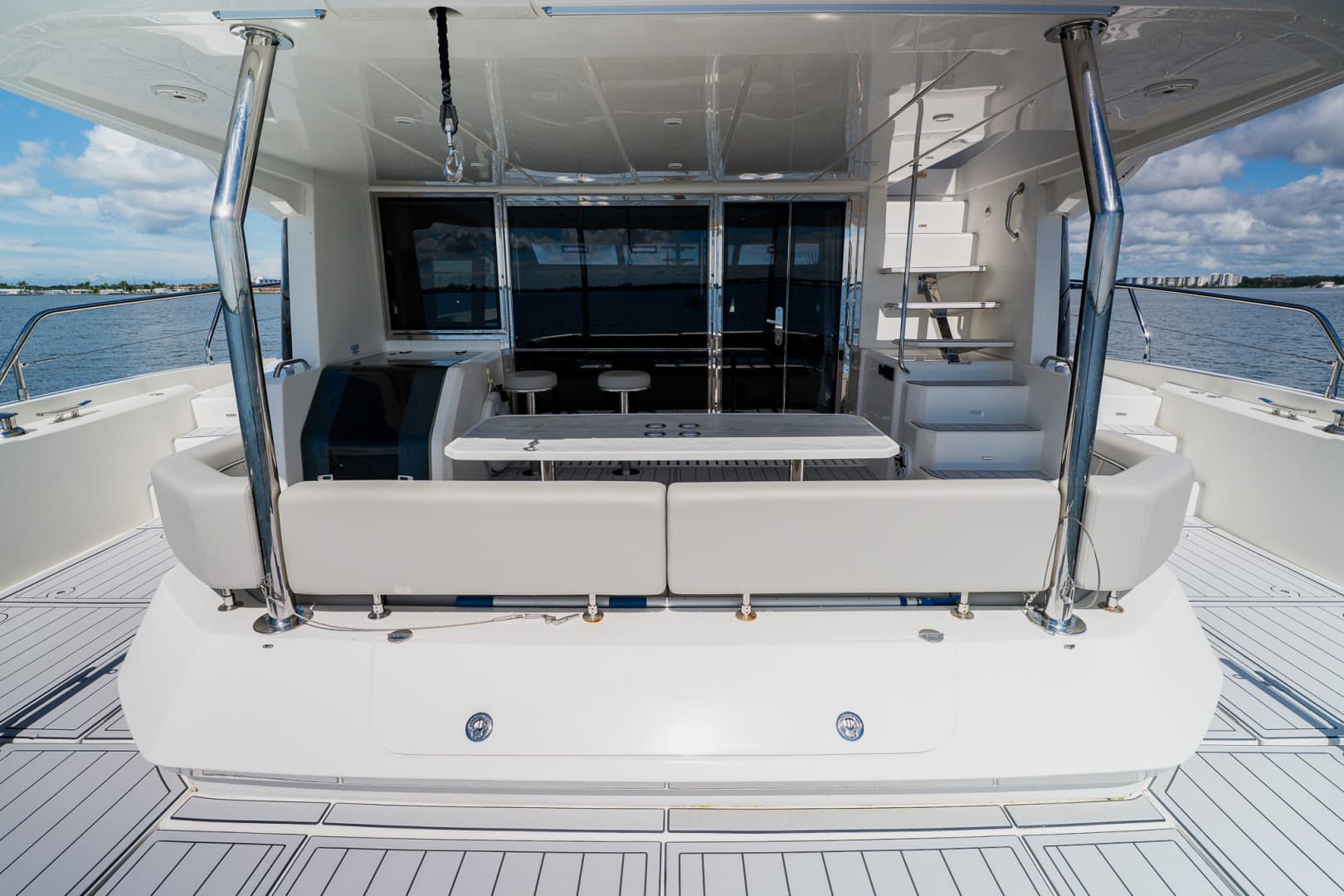 2022 Aquila 54 YACHT