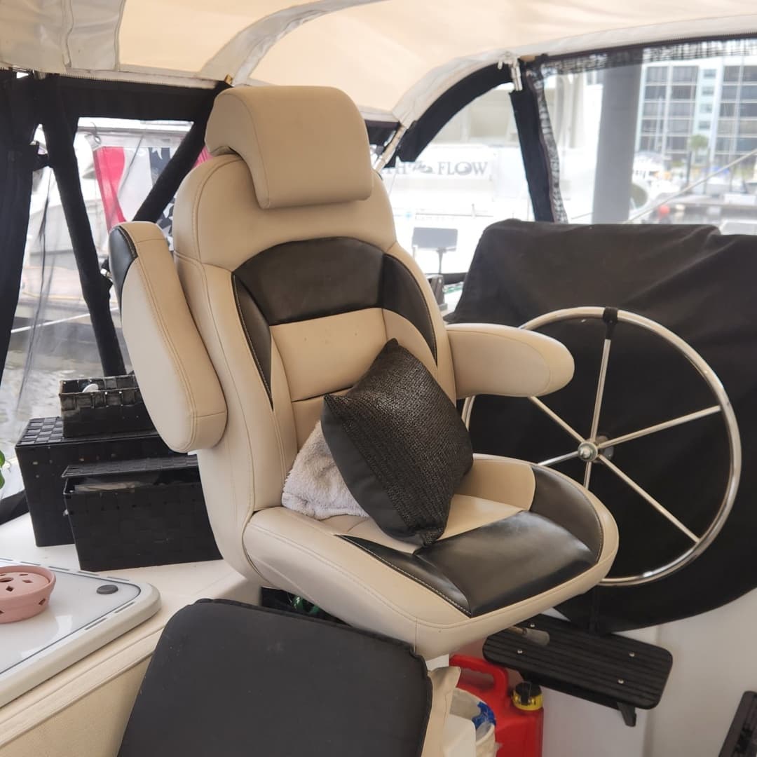 17 Cockpit Captains Chair Port