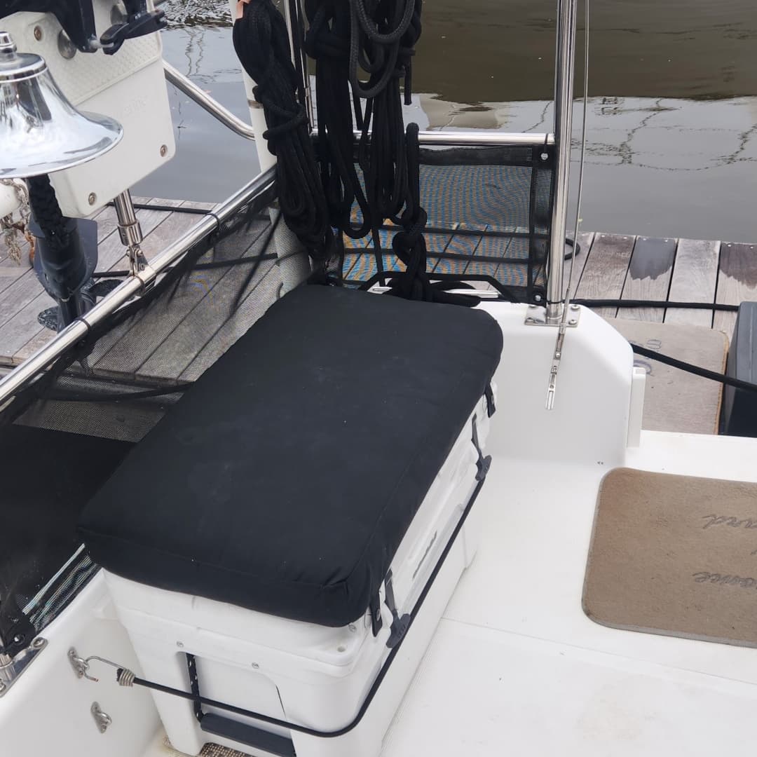 12 Cooler Port Stern
