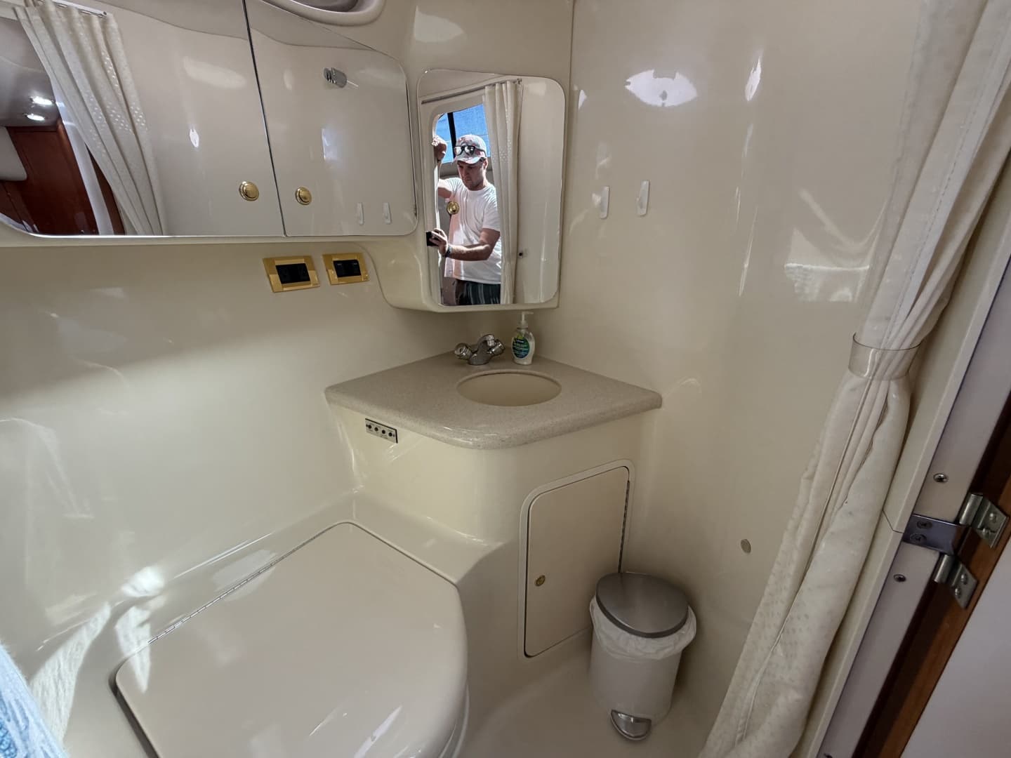 2000 Sea Ray 380 Aft Cabin