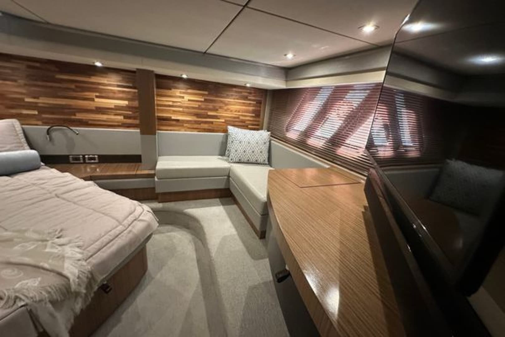 2018 Sea Ray L590