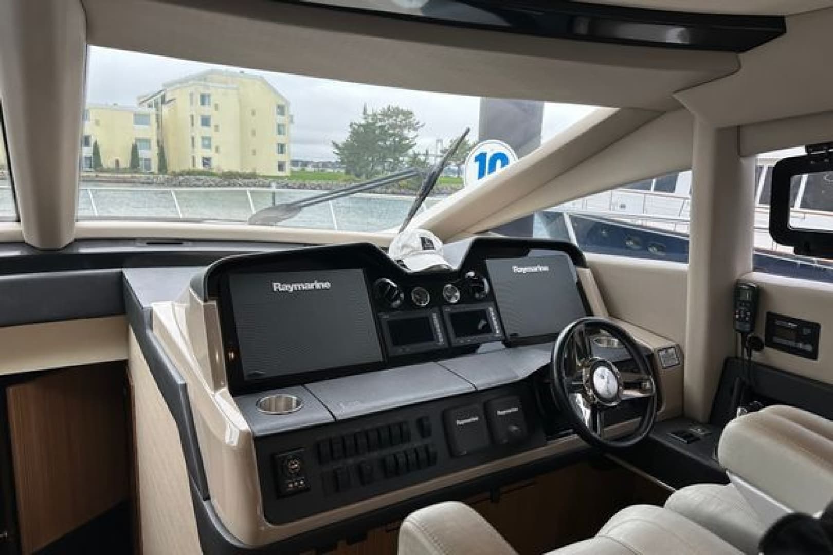 2018 Sea Ray L590