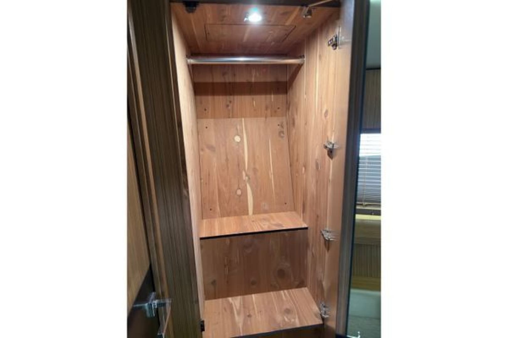 2018 Sea Ray L590