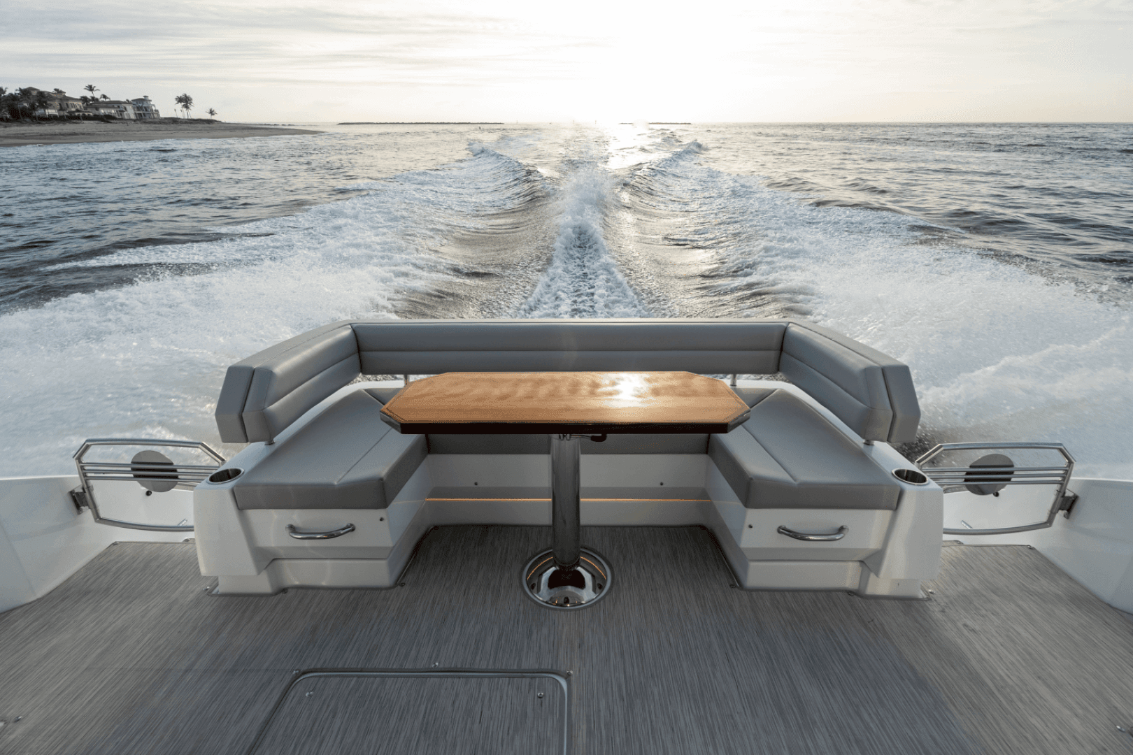 2025 Cruisers Yachts 50 Cantius