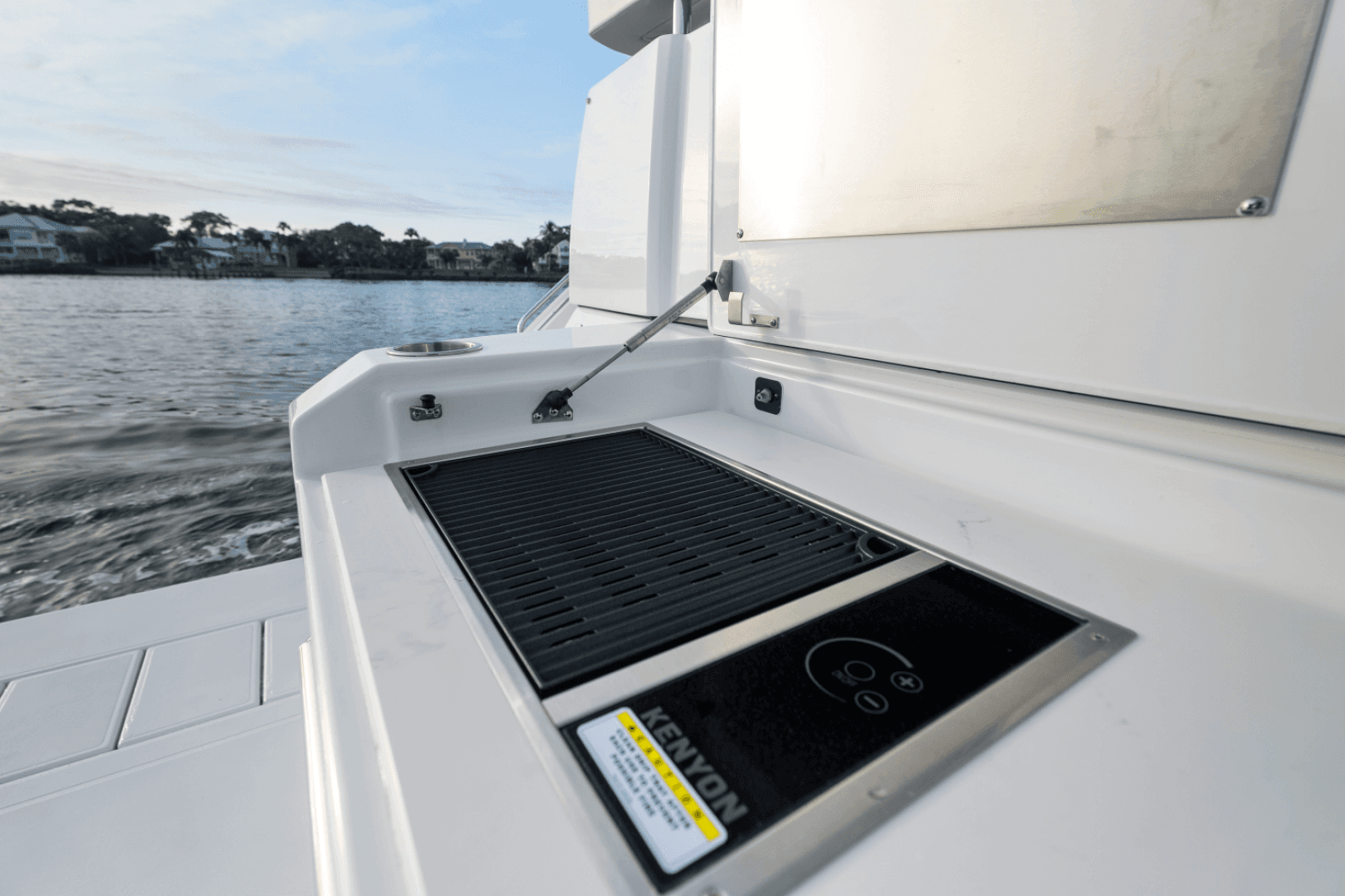 2025 Cruisers Yachts 50 Cantius