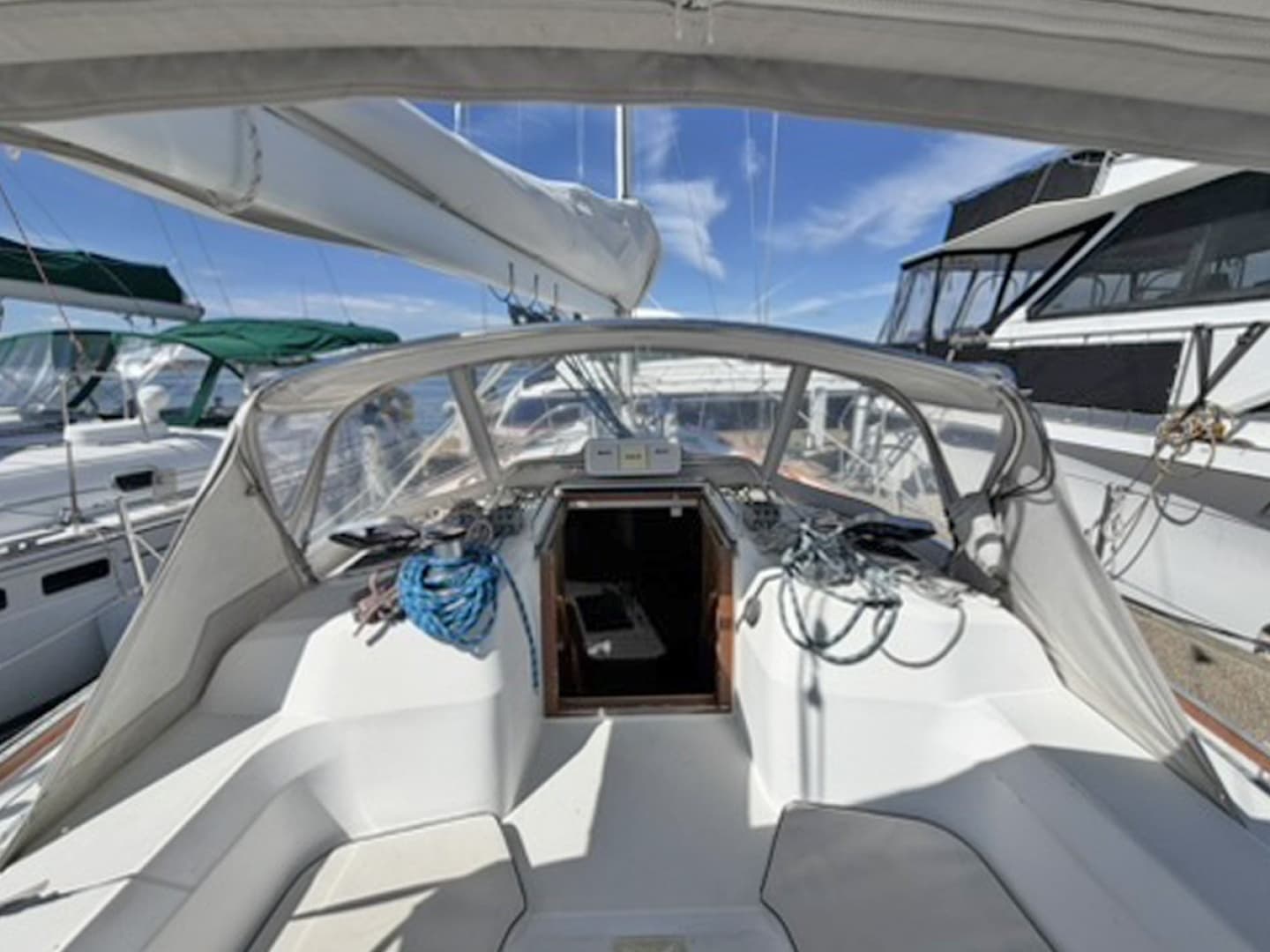 Cockpit Fwd to Companionway