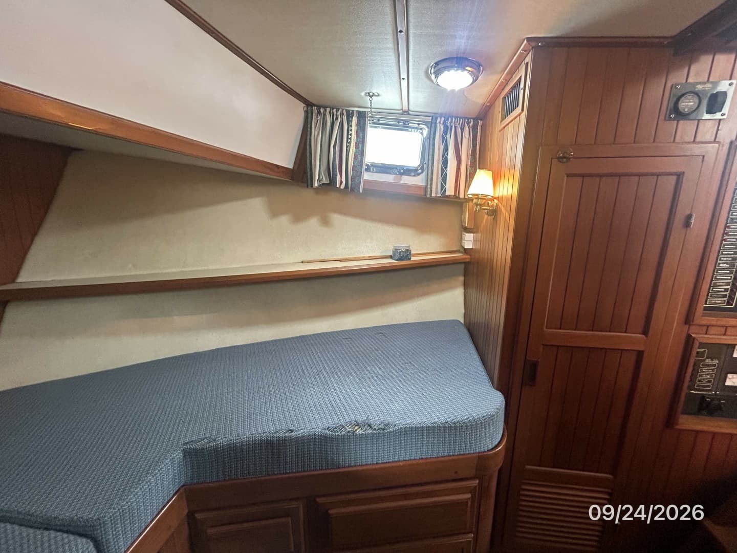 36' Monk guest stateroom starboard