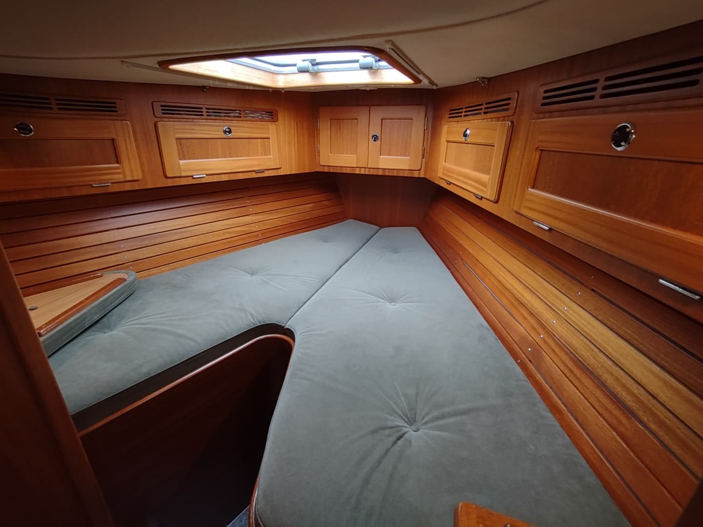 2004 Hallberg-Rassy 43