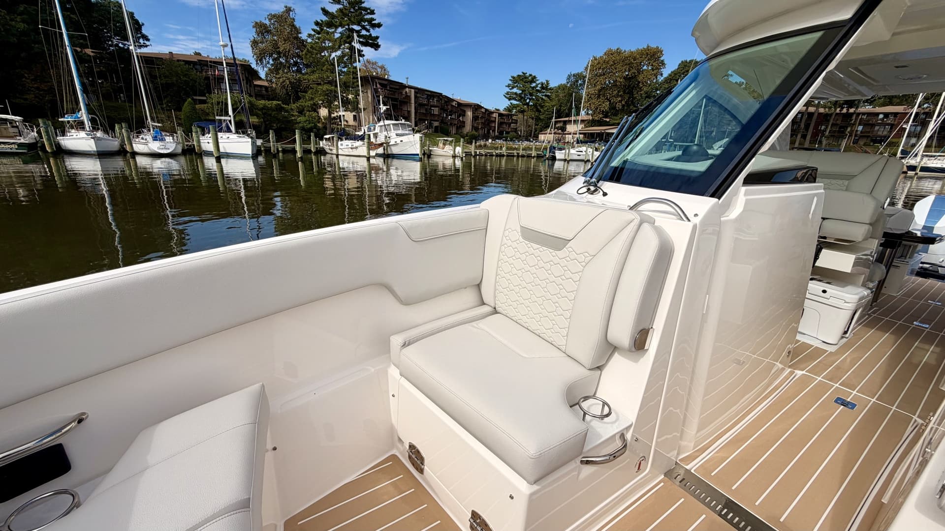 2026 Tiara Yachts 34 LX