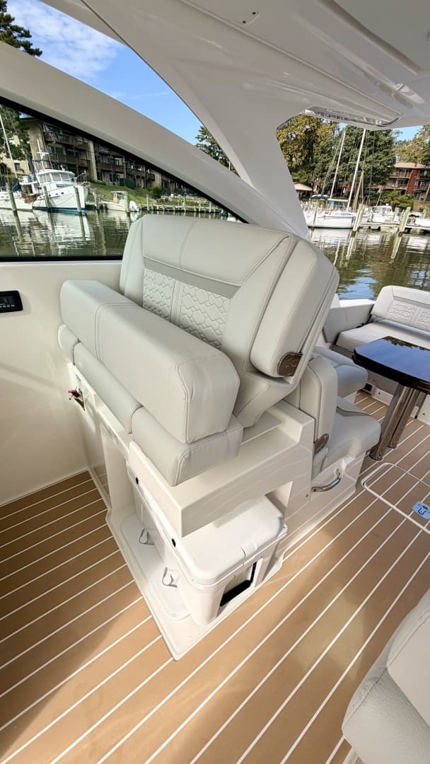 2026 Tiara Yachts 34 LX