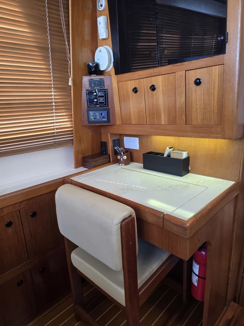 Salon Desk