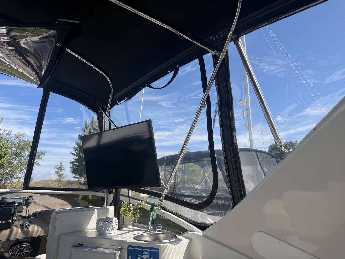 2000 Carver 396 Motor Yacht