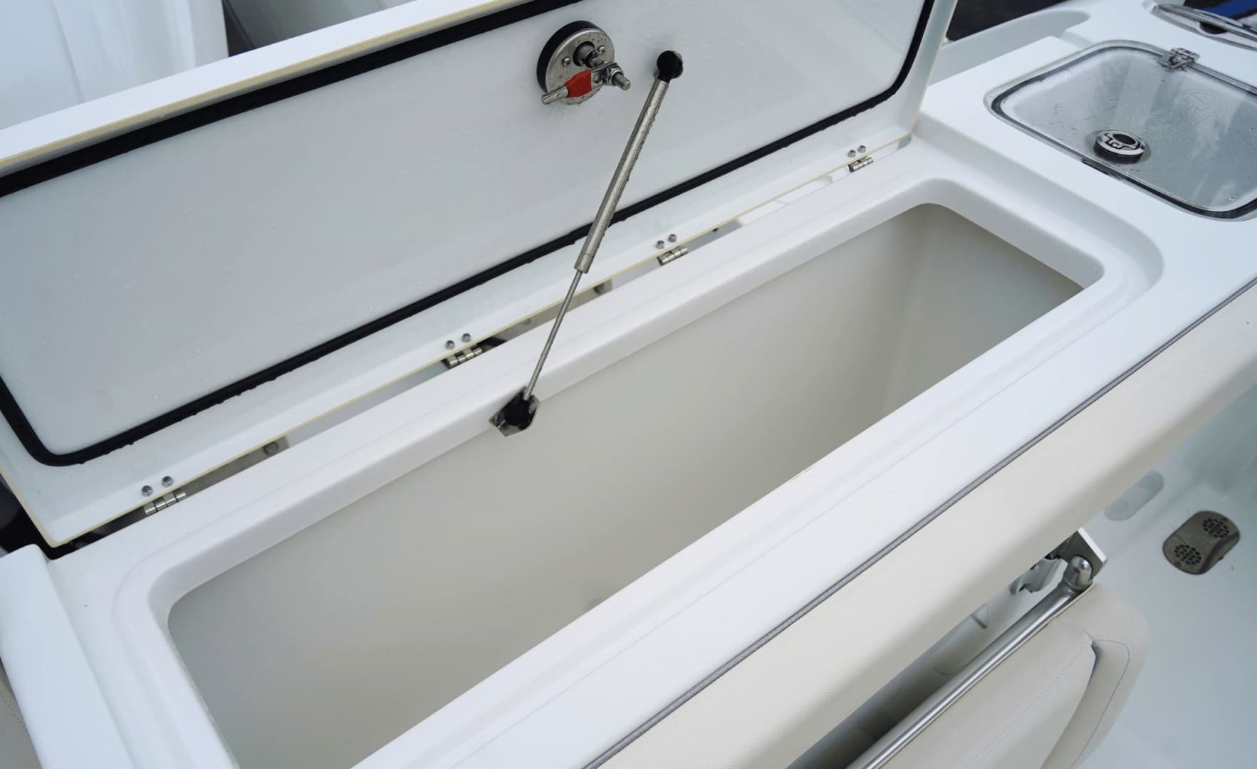 2025 Sea Hunt Gamefish 27FS