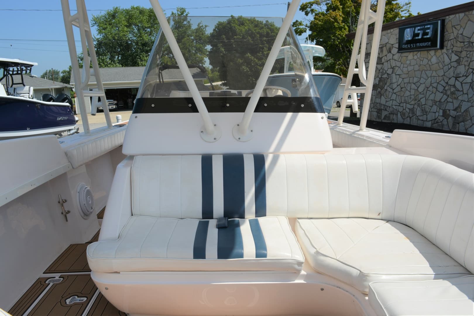 2001 Intrepid 322 Cuddy