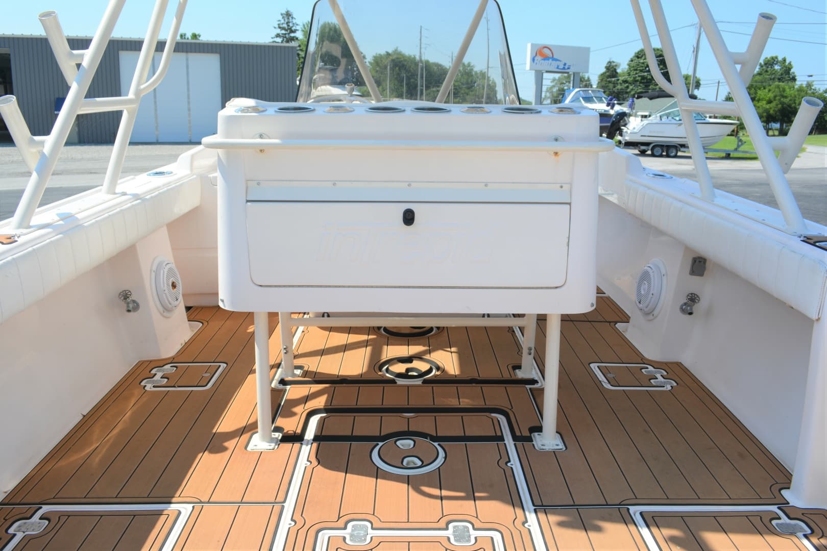 2001 Intrepid 322 Cuddy