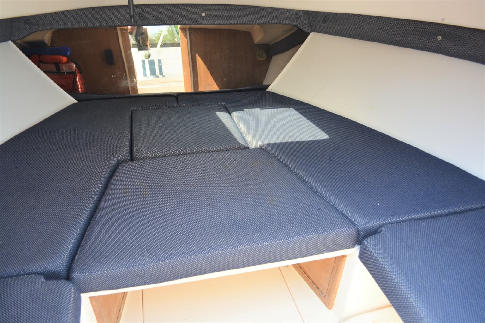 2001 Intrepid 322 Cuddy