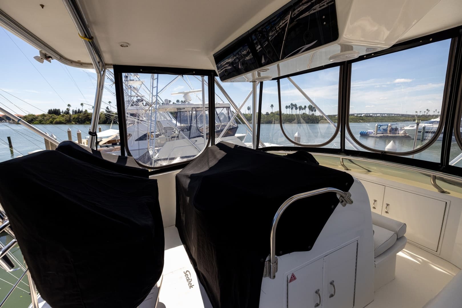 1995 Hatteras 43 Convertible