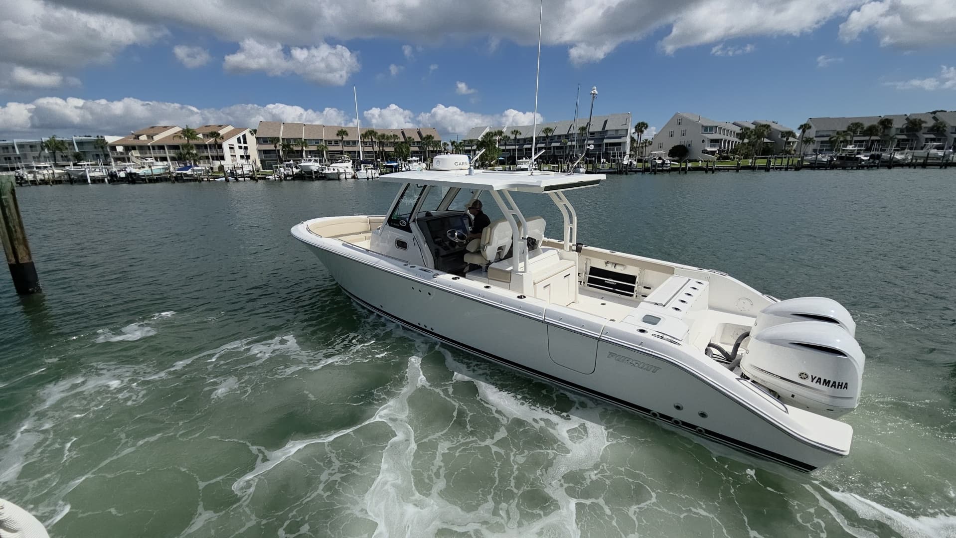 2019 Pursuit 328 Sport