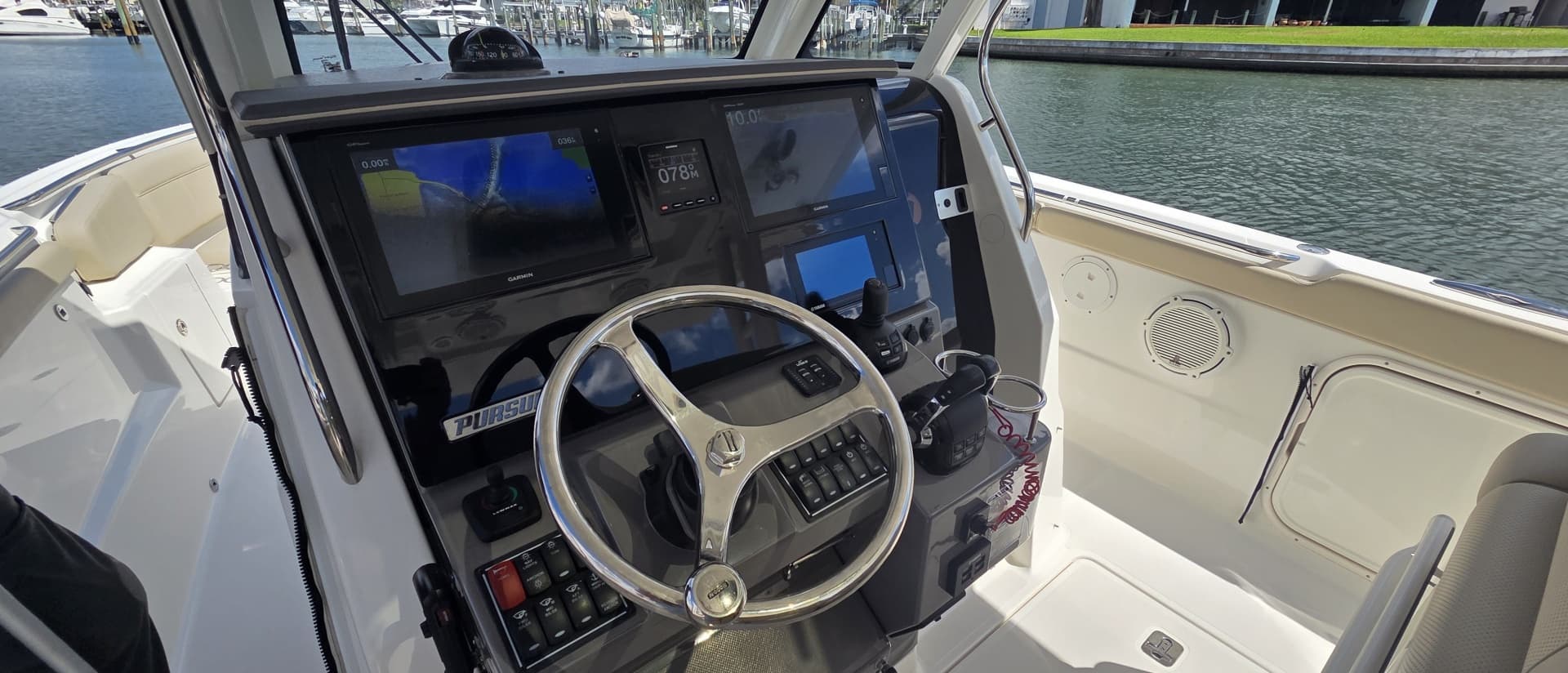 2019 Pursuit 328 Sport