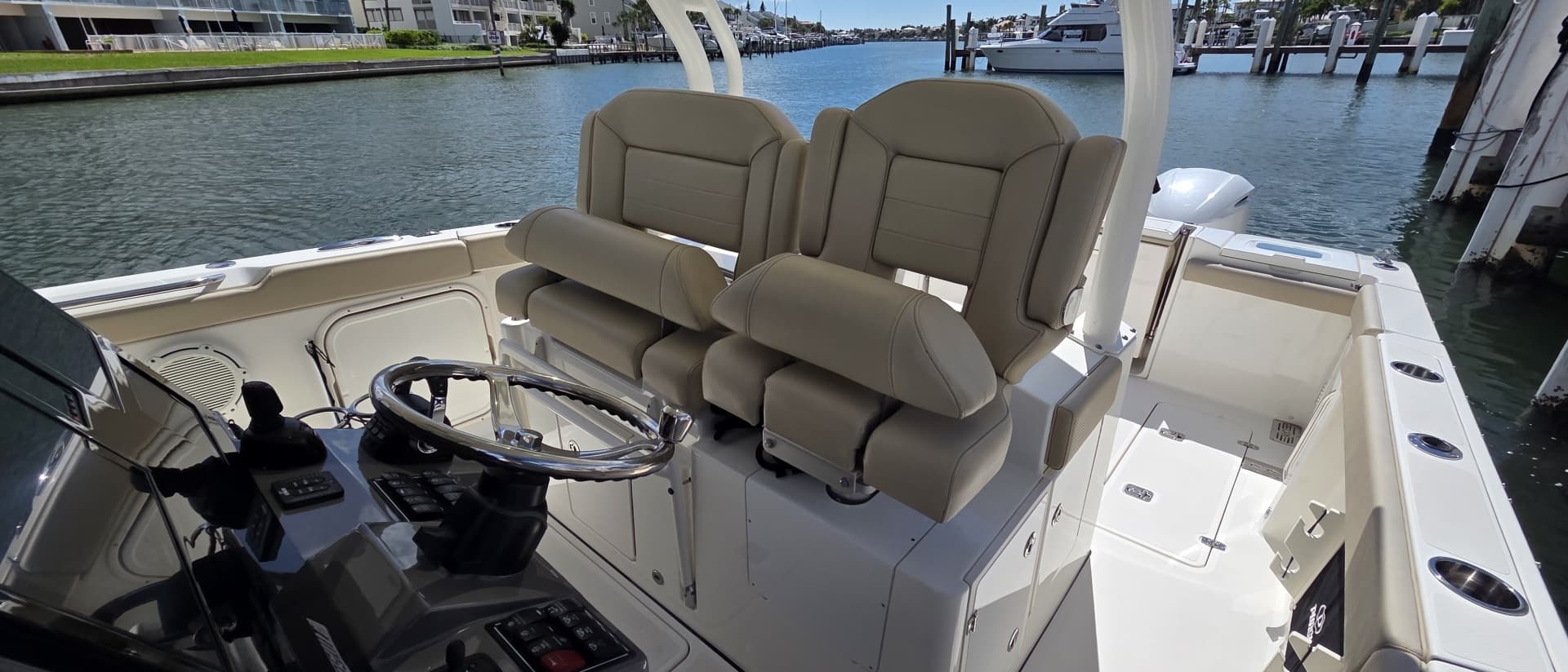 2019 Pursuit 328 Sport