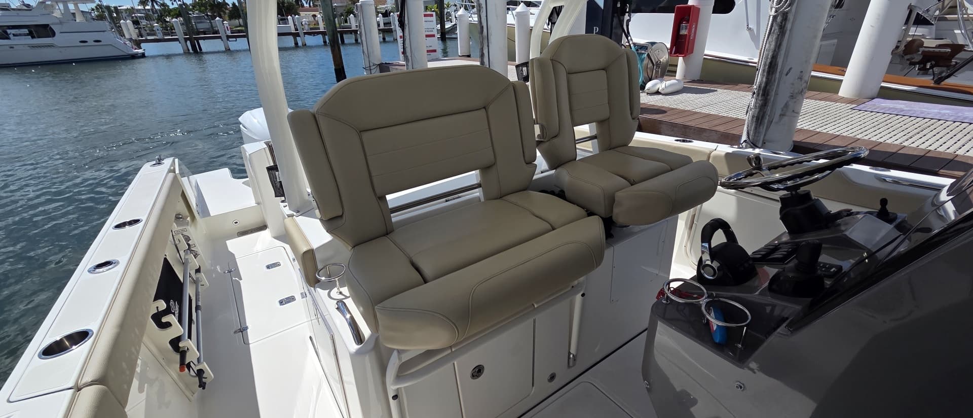2019 Pursuit 328 Sport
