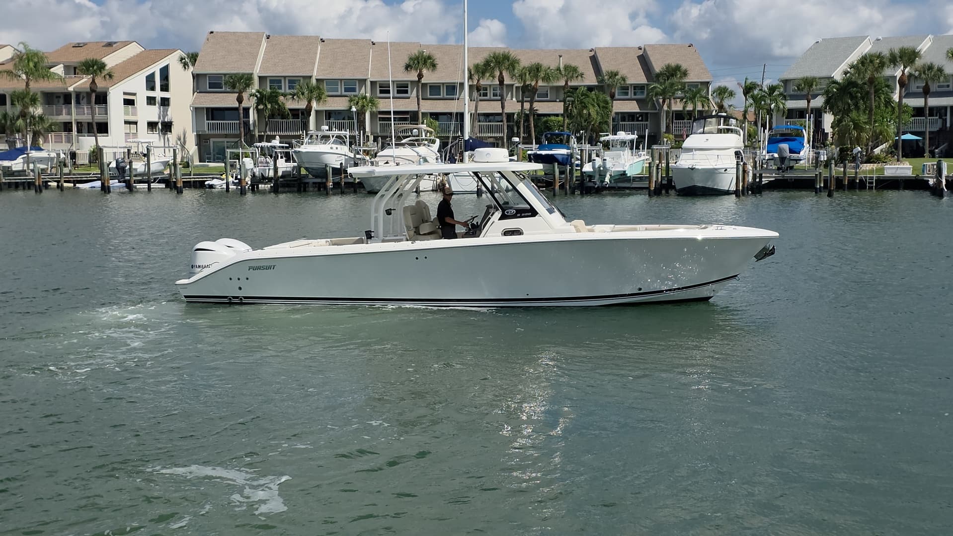 2019 Pursuit 328 Sport
