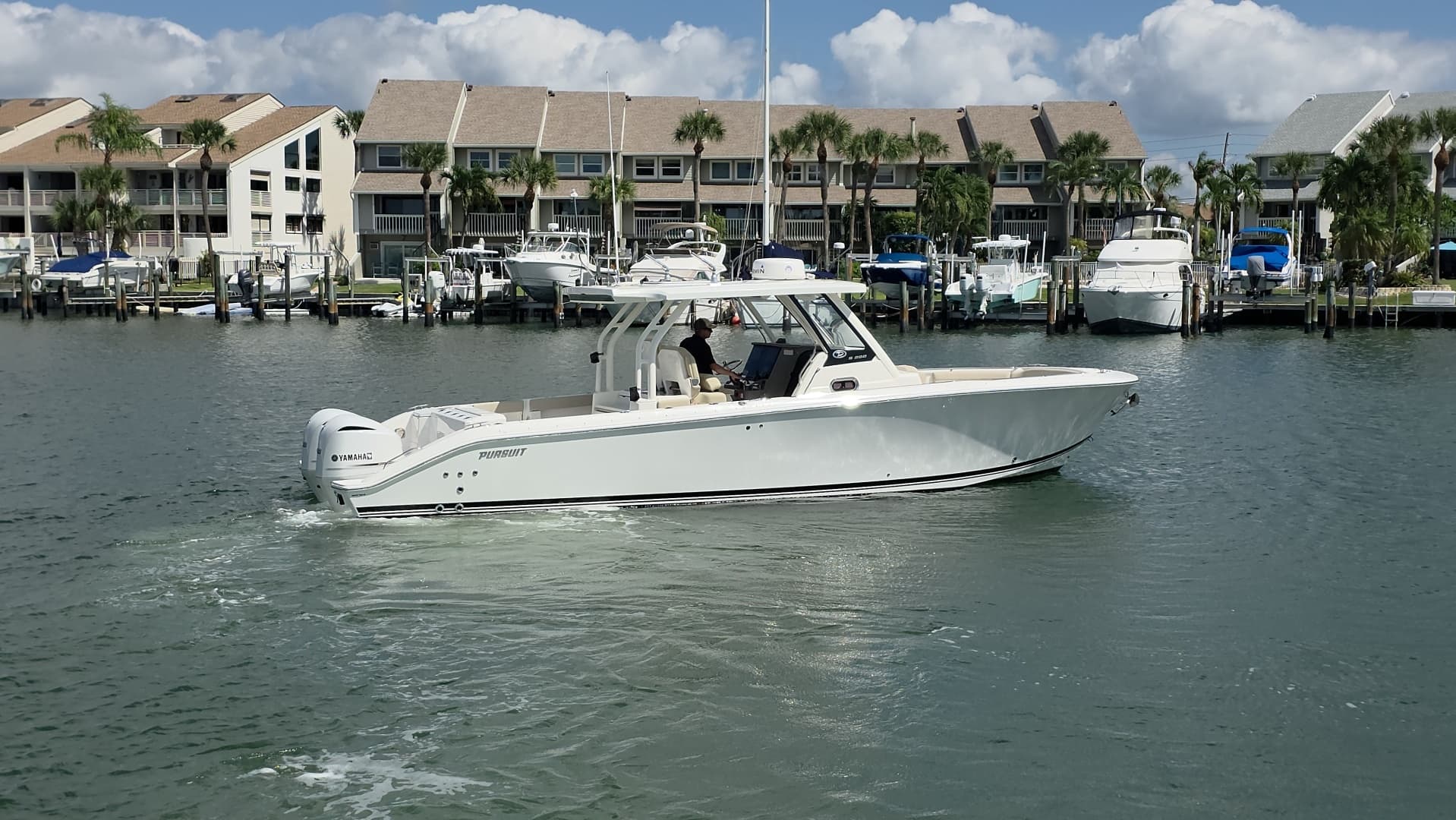2019 Pursuit 328 Sport