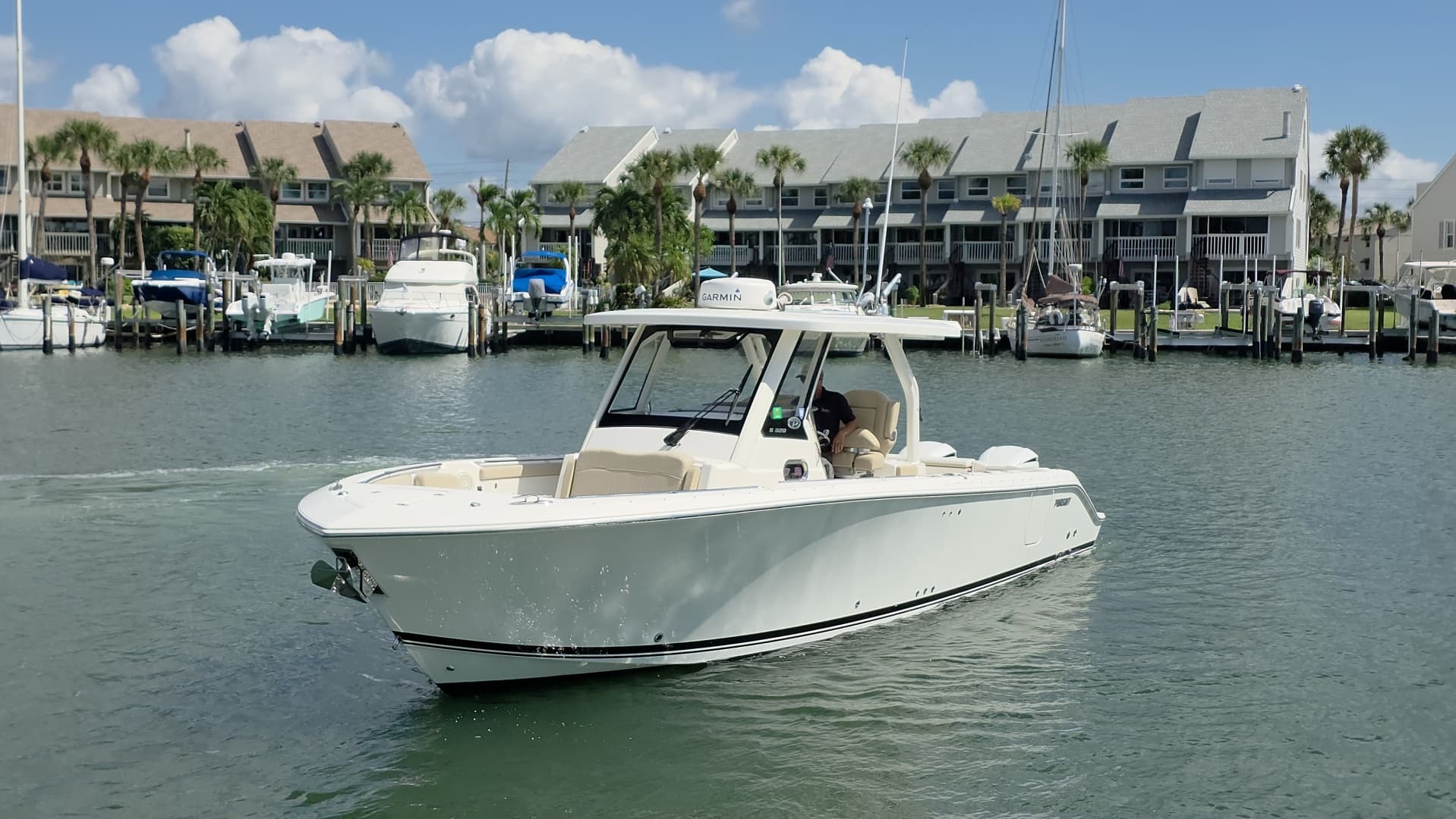 2019 Pursuit 328 Sport