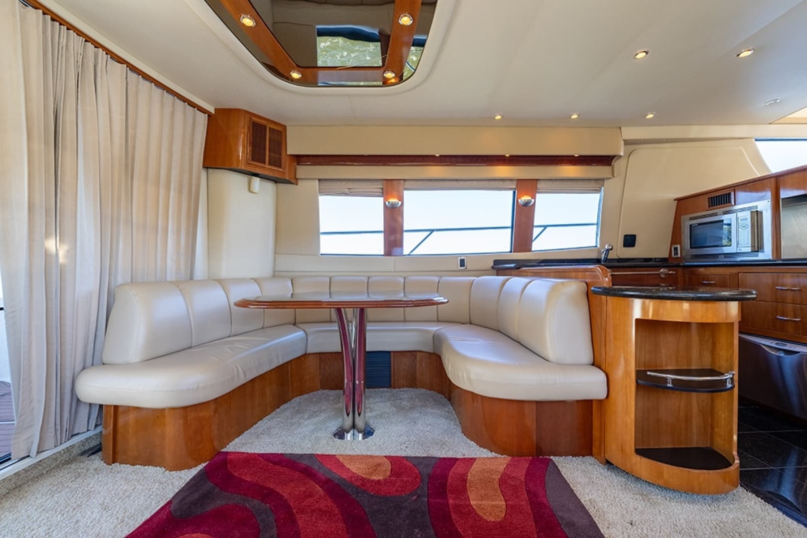 Salon/galley