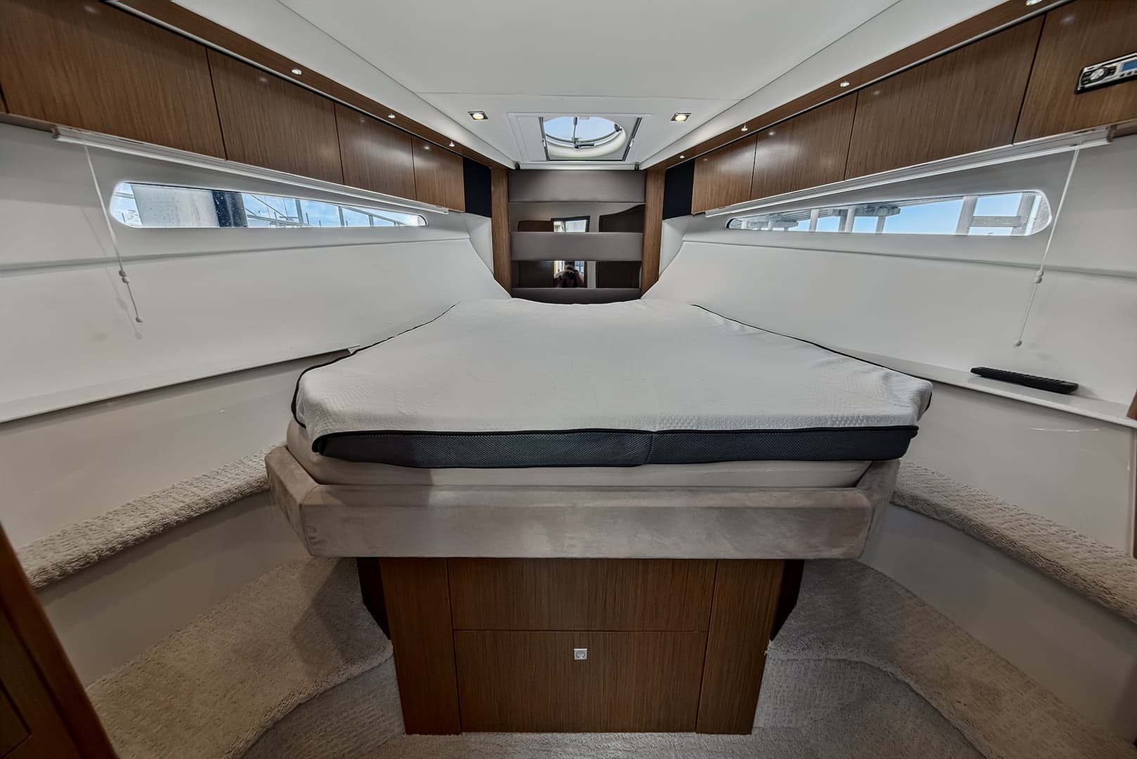 2016 Cruisers Yachts 