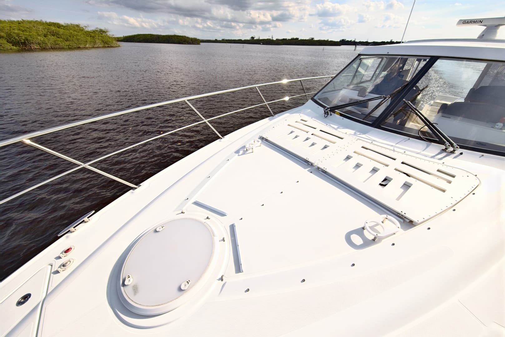 2016 Cruisers Yachts 