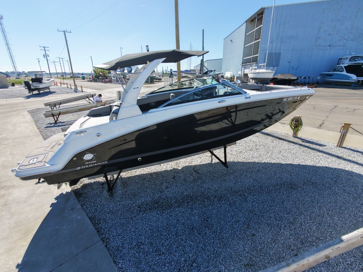 2022 Four Winns HD8