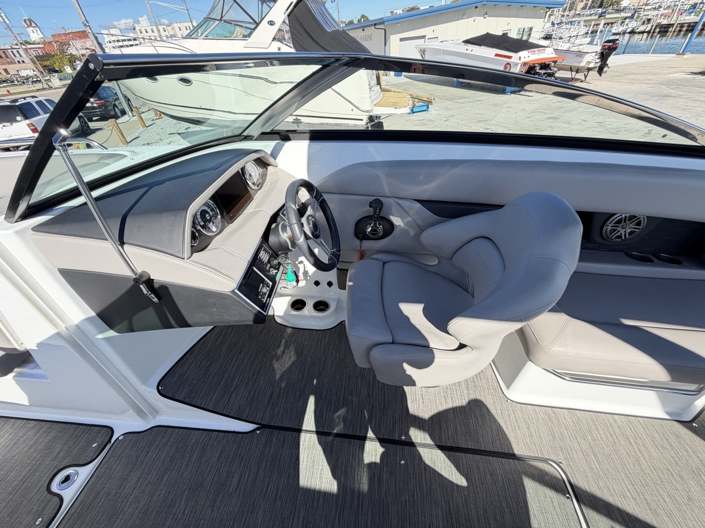 2022 Four Winns HD8
