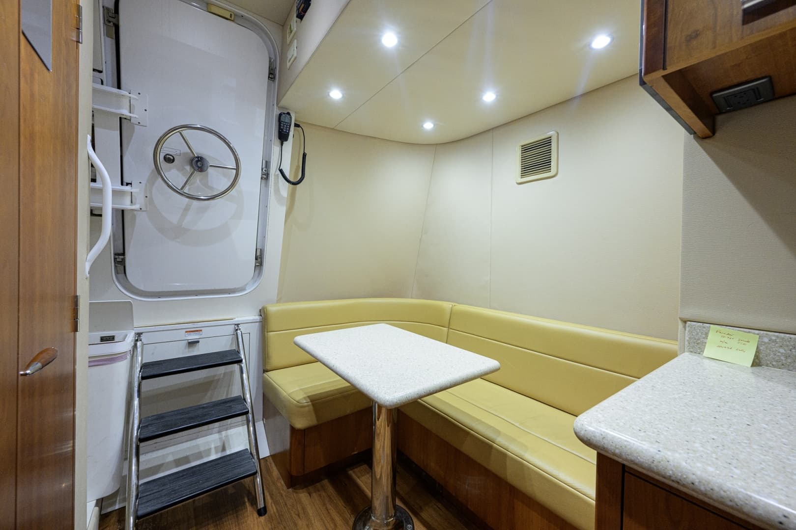 2013 Hatteras 80 Motor Yacht
