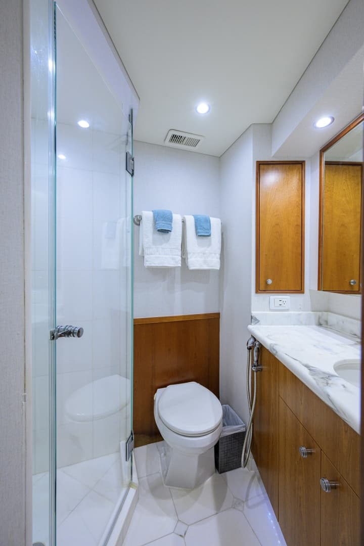 2013 Hatteras 80 Motor Yacht