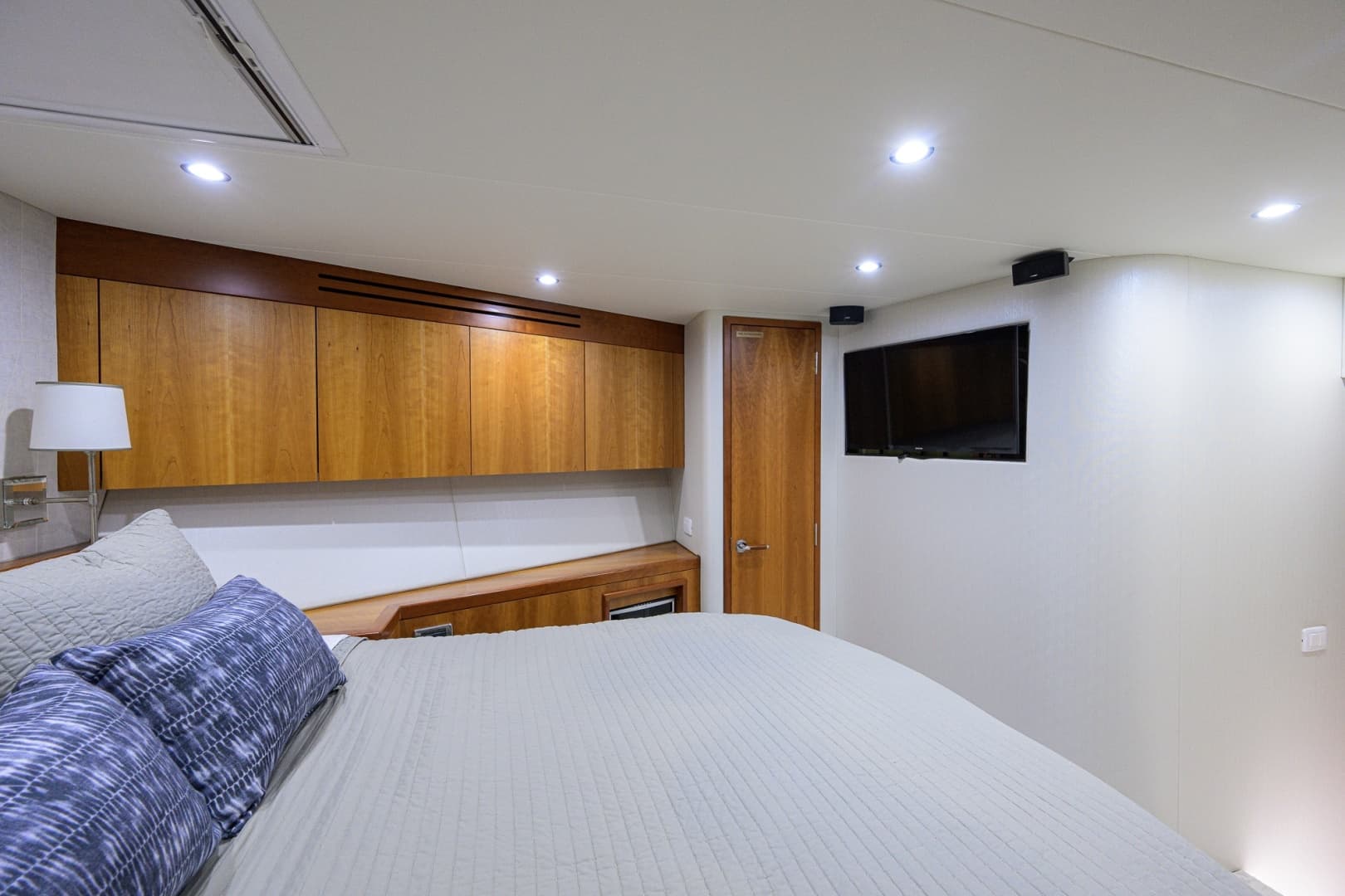 2013 Hatteras 80 Motor Yacht