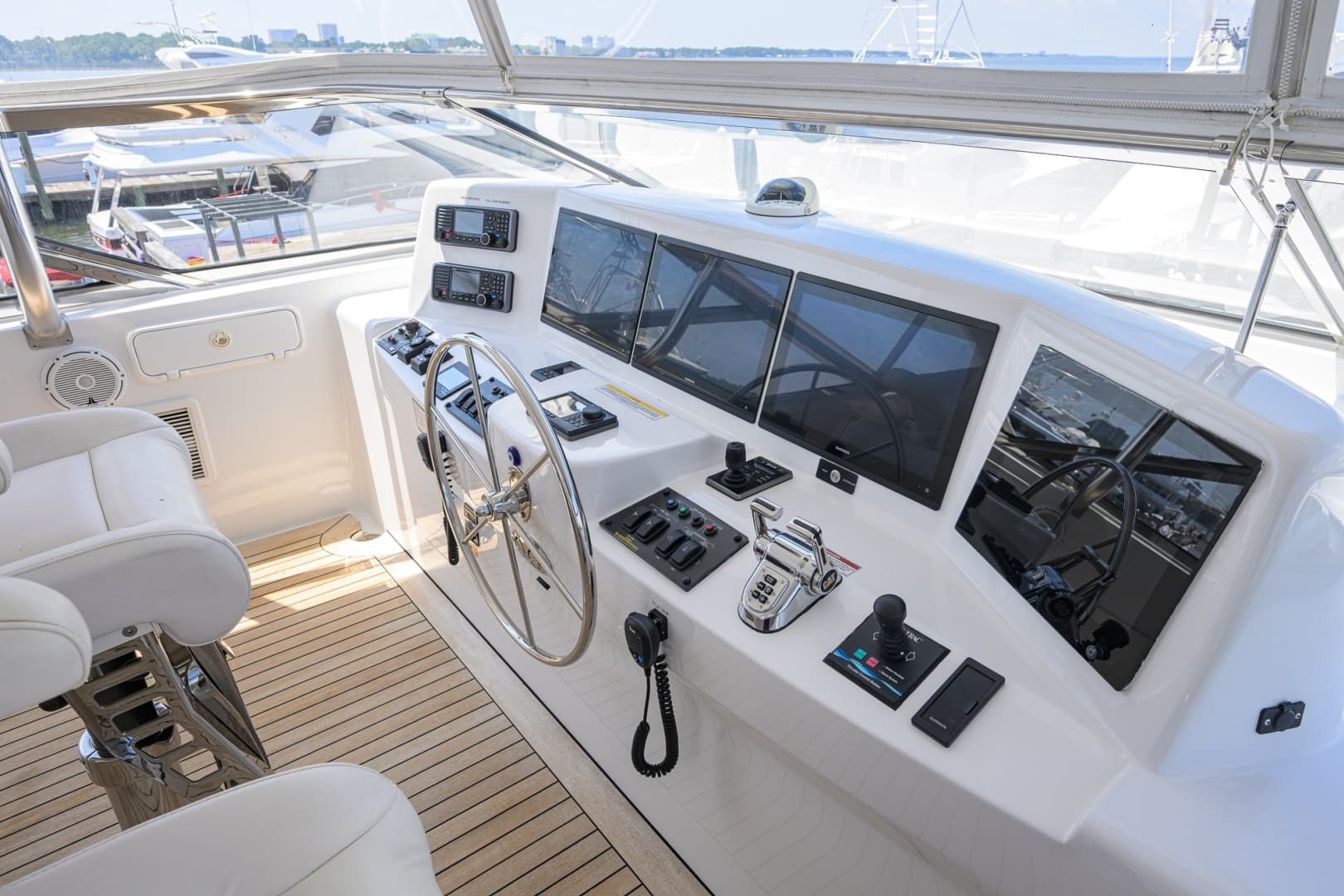 2013 Hatteras 80 Motor Yacht