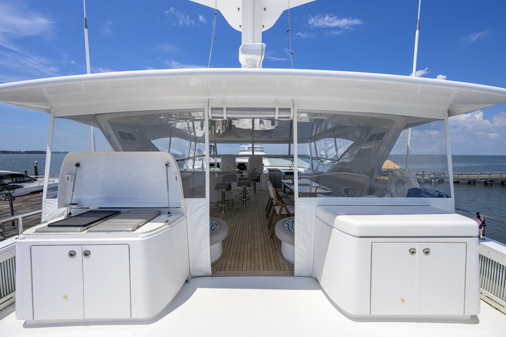 2013 Hatteras 80 Motor Yacht