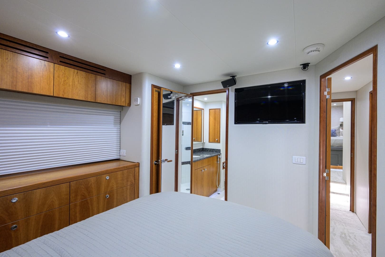 2013 Hatteras 80 Motor Yacht