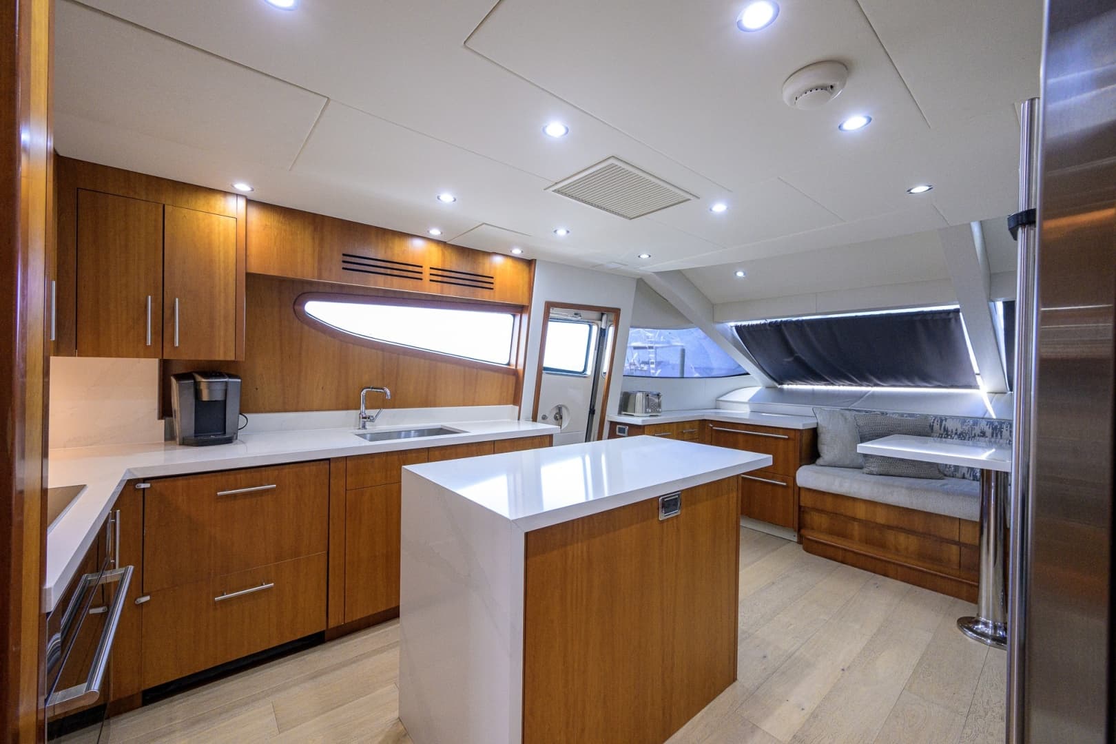 2013 Hatteras 80 Motor Yacht