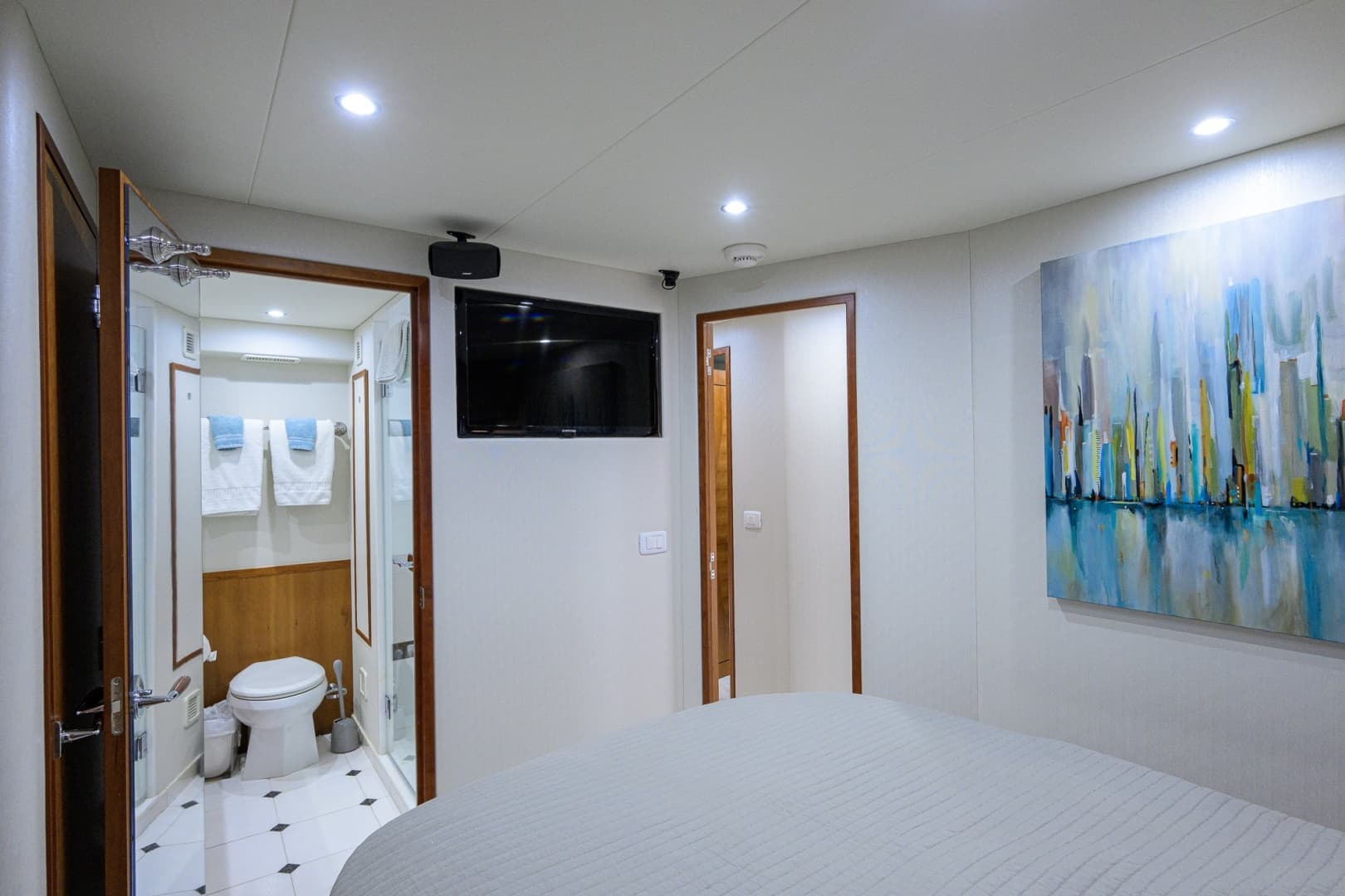 2013 Hatteras 80 Motor Yacht