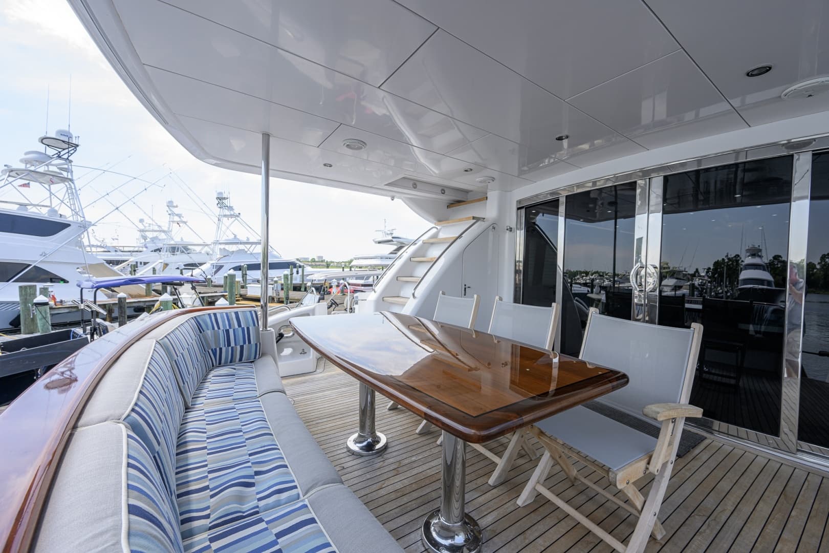 2013 Hatteras 80 Motor Yacht